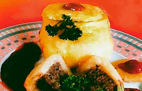 Картофель с начинкой из мяса с сыром, зеленью фотография