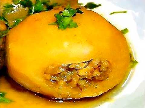 Картофель, фаршированный начинкой из сушеных грибов с сыром фотография