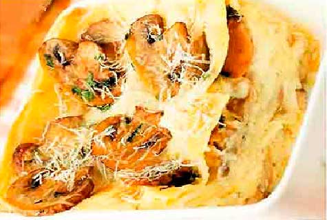 Лазанья с грибами под соусом с сыром фотография