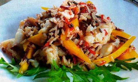 Рис с рыбой, сладким болгарским перцем фотография