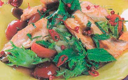 Салат из красной рыбы с пекинской капустой фотография