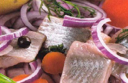 Салат с селедкой, горчицей, репчатым луком фотография