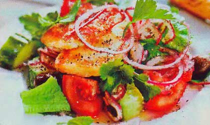 Рыбный салат из трески с овощами фотография