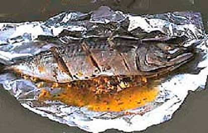 Рыба запеченная под кислым соусом со сливками фотография